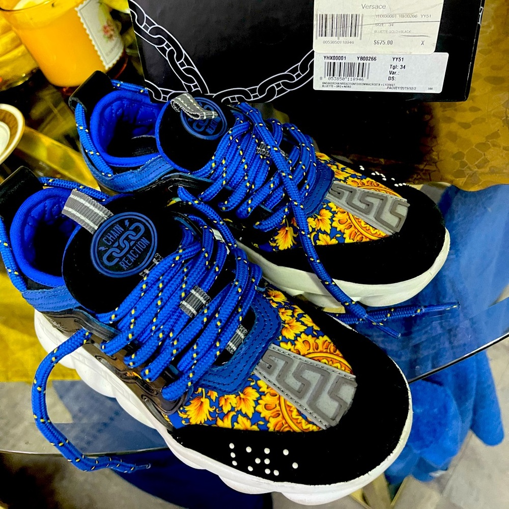 💯% authentic ❤️versace sneaker perfect like brand new with box